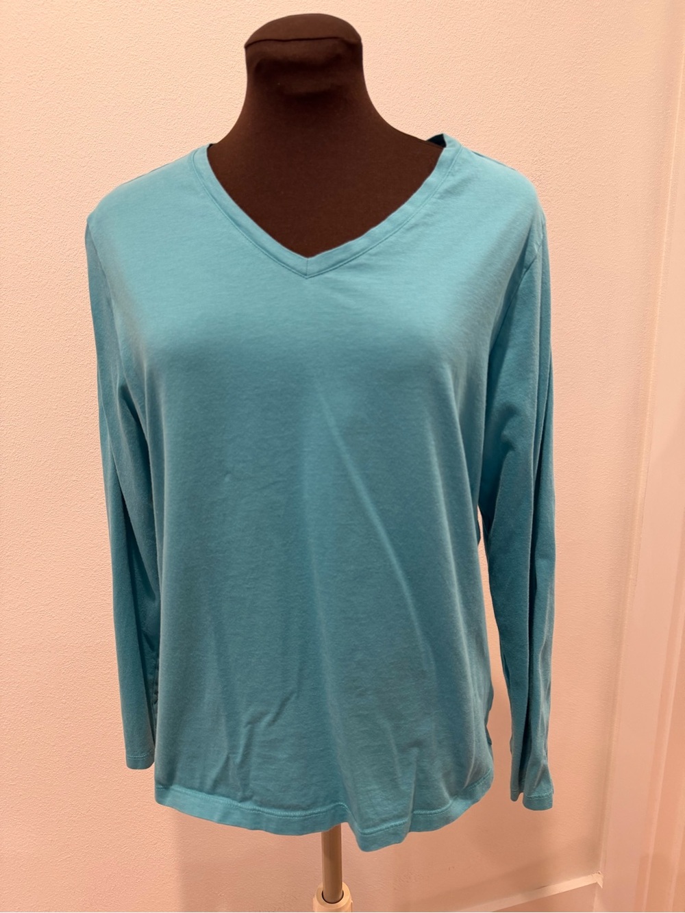 Lands End relaxed fit long sleeve tee. Petite Medium.